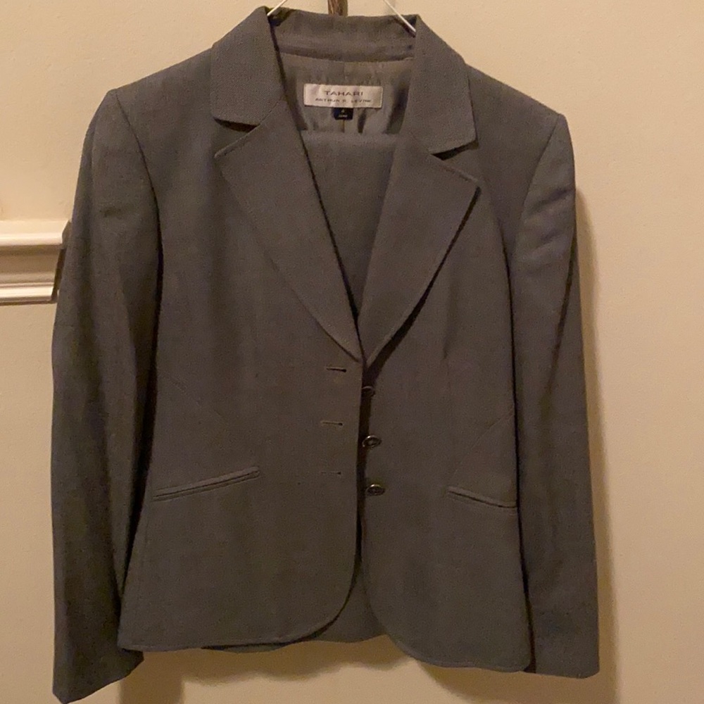 Tahari blazer and pant suit size 4